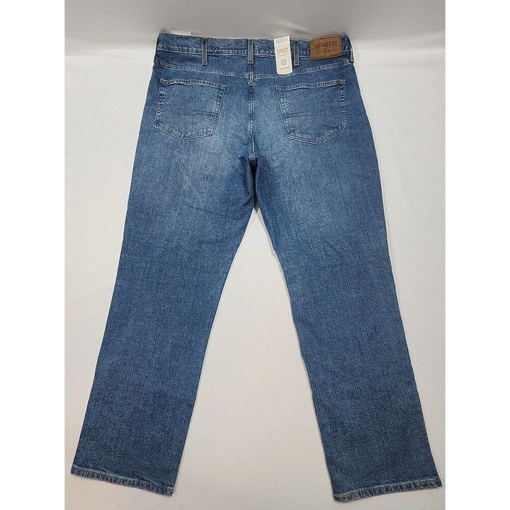 Levi's Strauss Signature Jeans Athletic Fit Size 40 x 30 Medium Wash Blue Denim